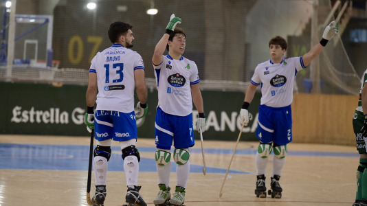 Los verdiblancos ganaron por 4-1 y pusieron el primer punto de la eliminatoria en el Palacio de los Deportes de Riazor