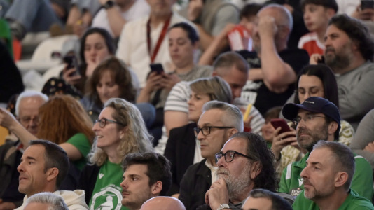 Los verdiblancos ganaron por 4-1 y pusieron el primer punto de la eliminatoria en el Palacio de los Deportes de Riazor