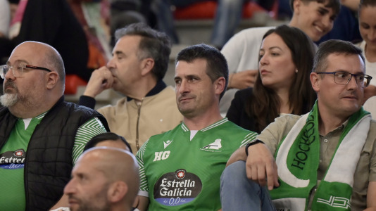 Los verdiblancos ganaron por 4-1 y pusieron el primer punto de la eliminatoria en el Palacio de los Deportes de Riazor