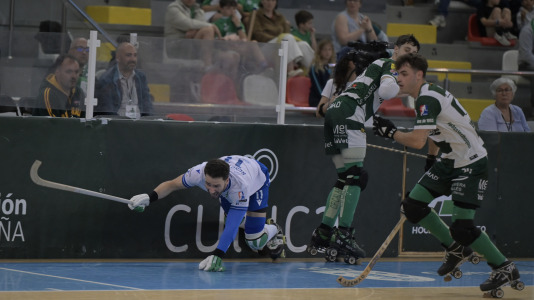 Los verdiblancos ganaron por 4-1 y pusieron el primer punto de la eliminatoria en el Palacio de los Deportes de Riazor