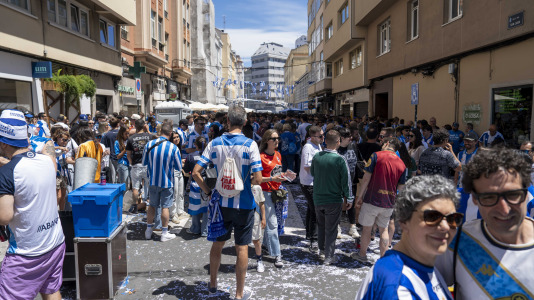 Aficionados del Dépor en la calle San Juan