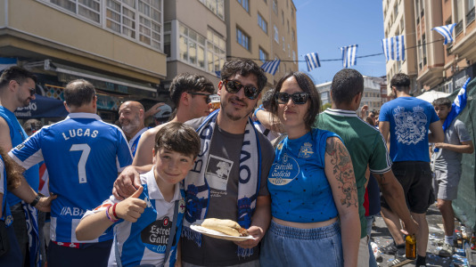 Aficionados del Dépor en la calle San Juan