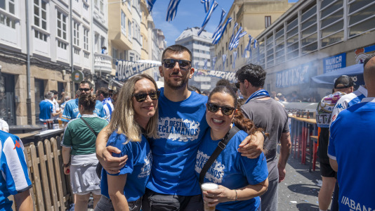 Aficionados del Dépor en la calle San Juan