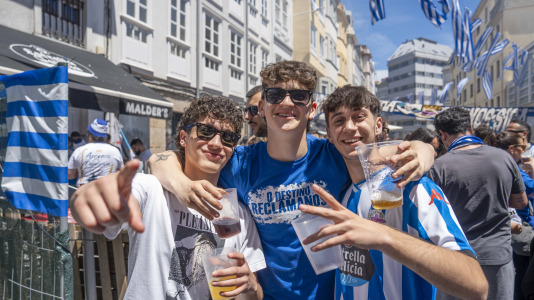 Aficionados del Dépor en la calle San Juan
