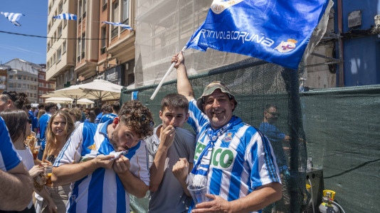 Aficionados del Dépor en la calle San Juan