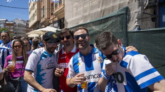 Aficionados del Dépor en la calle San Juan
