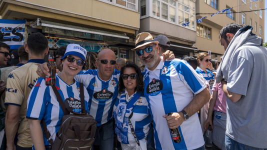 Aficionados del Dépor en la calle San Juan