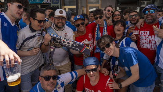 Aficionados del Dépor en la calle San Juan