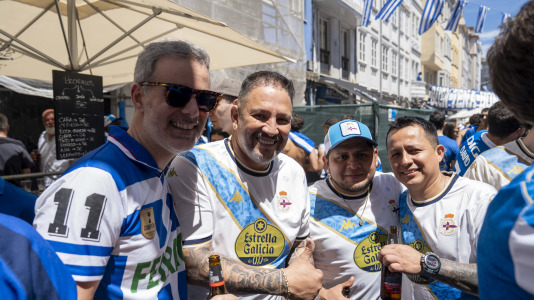 Aficionados del Dépor en la calle San Juan