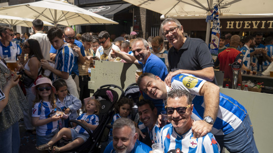 Aficionados del Dépor en la calle San Juan