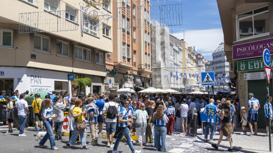 Aficionados del Dépor en la calle San Juan