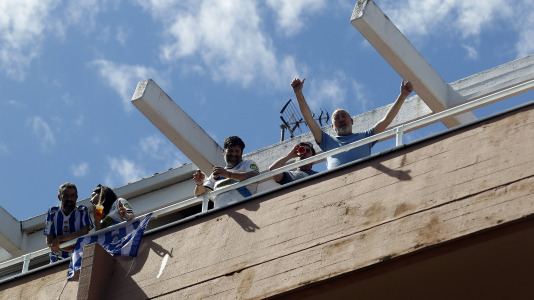Miles de personas recibieron al Deportivo en Riazor