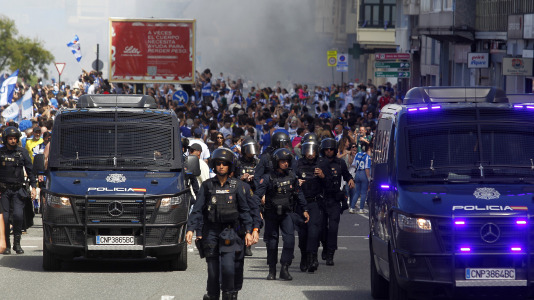 Miles de personas recibieron al Deportivo en Riazor