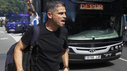 Miles de personas recibieron al Deportivo en Riazor
