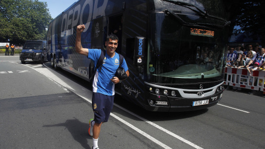 Miles de personas recibieron al Deportivo en Riazor