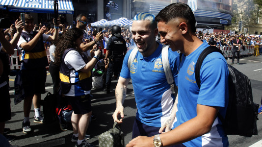 Miles de personas recibieron al Deportivo en Riazor