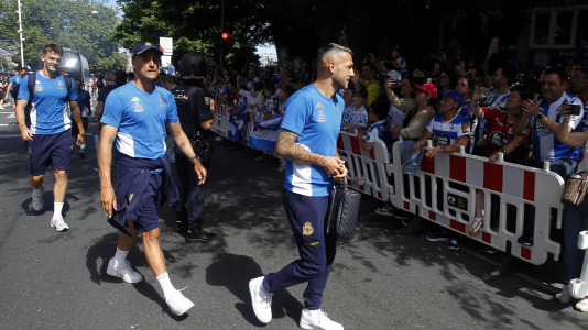 Miles de personas recibieron al Deportivo en Riazor
