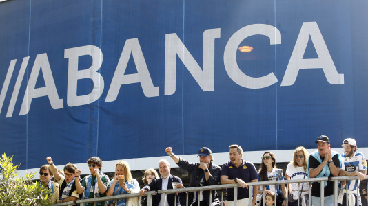 Miles de personas recibieron al Deportivo en Riazor