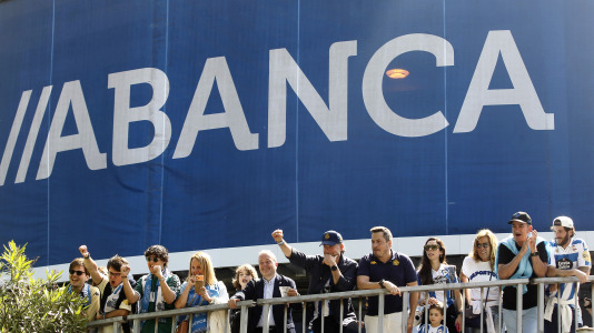 Miles de personas recibieron al Deportivo en Riazor