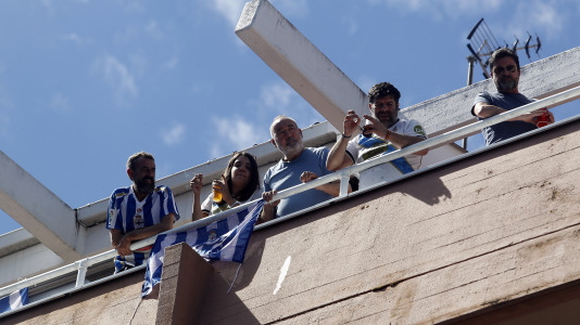 Miles de personas recibieron al Deportivo en Riazor