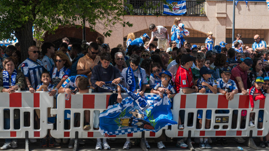 Miles de personas recibieron al Deportivo en Riazor