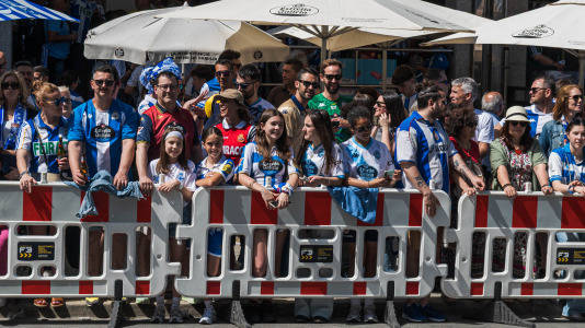 Miles de personas recibieron al Deportivo en Riazor