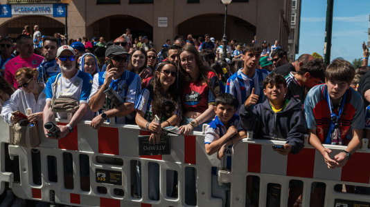 Miles de personas recibieron al Deportivo en Riazor