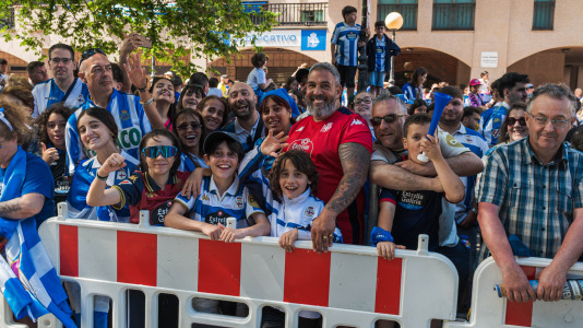 Miles de personas recibieron al Deportivo en Riazor