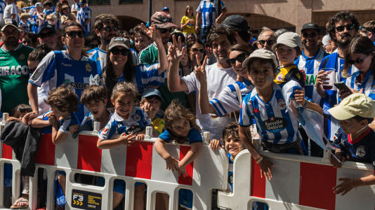 Miles de personas recibieron al Deportivo en Riazor