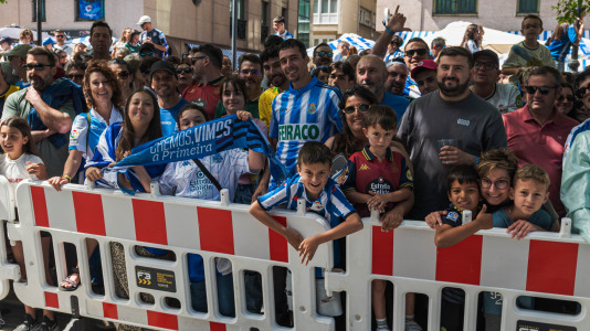 Miles de personas recibieron al Deportivo en Riazor
