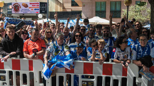 Miles de personas recibieron al Deportivo en Riazor