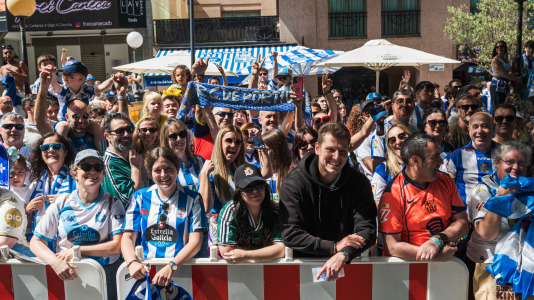 Miles de personas recibieron al Deportivo en Riazor