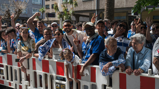 Miles de personas recibieron al Deportivo en Riazor