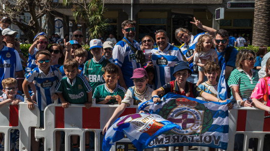 Miles de personas recibieron al Deportivo en Riazor