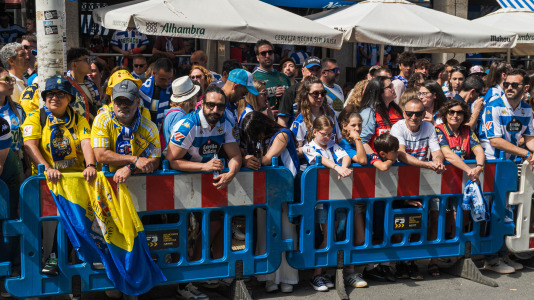Miles de personas recibieron al Deportivo en Riazor