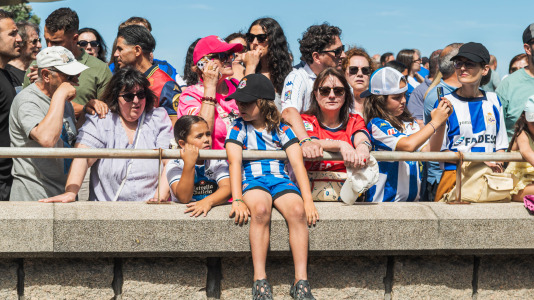 Miles de personas recibieron al Deportivo en Riazor