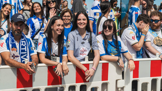 Miles de personas recibieron al Deportivo en Riazor