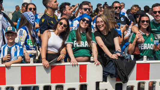 Miles de personas recibieron al Deportivo en Riazor