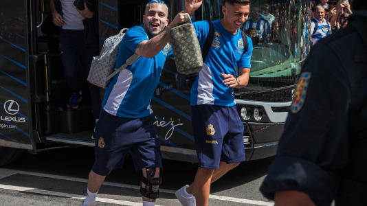 Miles de personas recibieron al Deportivo en Riazor