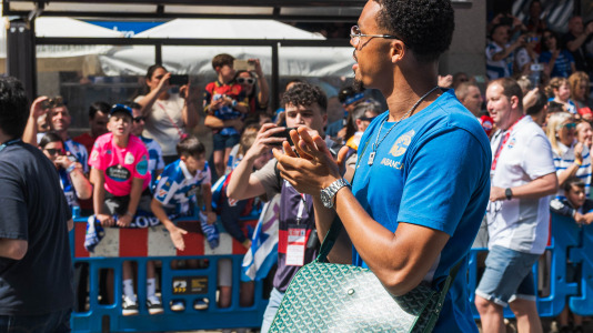 Miles de personas recibieron al Deportivo en Riazor