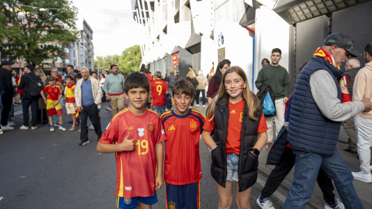 Gran ambiente en la previa del España-Irak que se celebró en Riazor