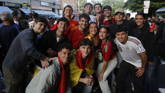 Gran ambiente en la previa del España-Irak en Riazor