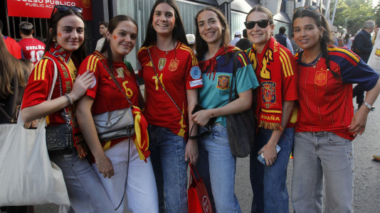 Gran ambiente en la previa del España-Irak en Riazor