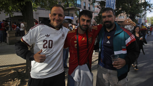 Gran ambiente en la previa del España-Irak en Riazor