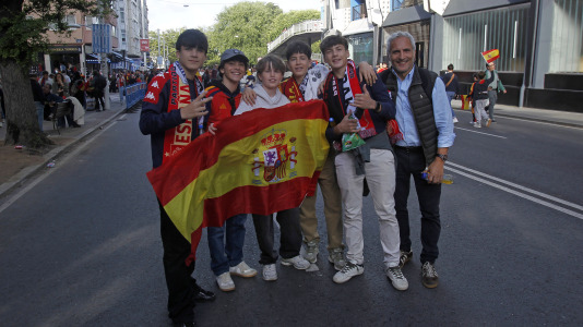 Gran ambiente en la previa del España-Irak en Riazor