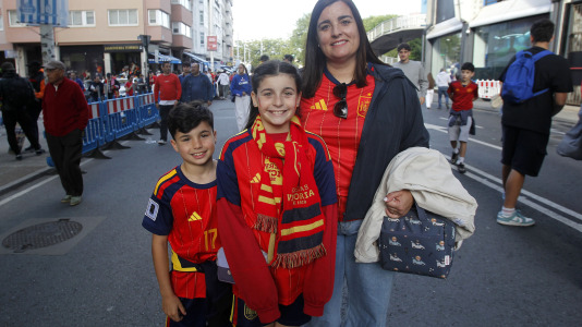 Gran ambiente en la previa del España-Irak en Riazor
