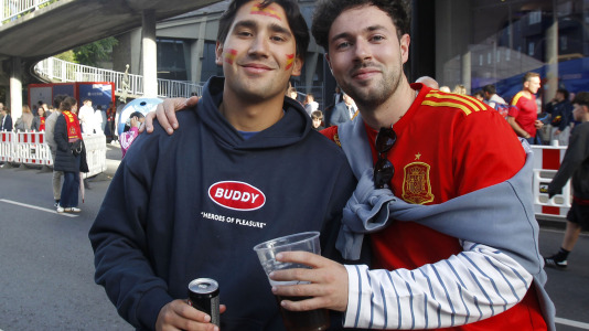 Gran ambiente en la previa del España-Irak en Riazor