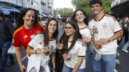 Gran ambiente en la previa del España-Irak en Riazor