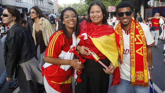Gran ambiente en la previa del España-Irak en Riazor