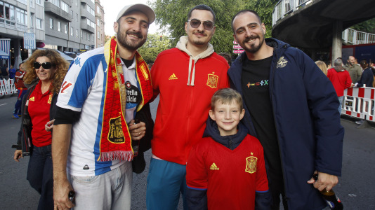 Gran ambiente en la previa del España-Irak en Riazor